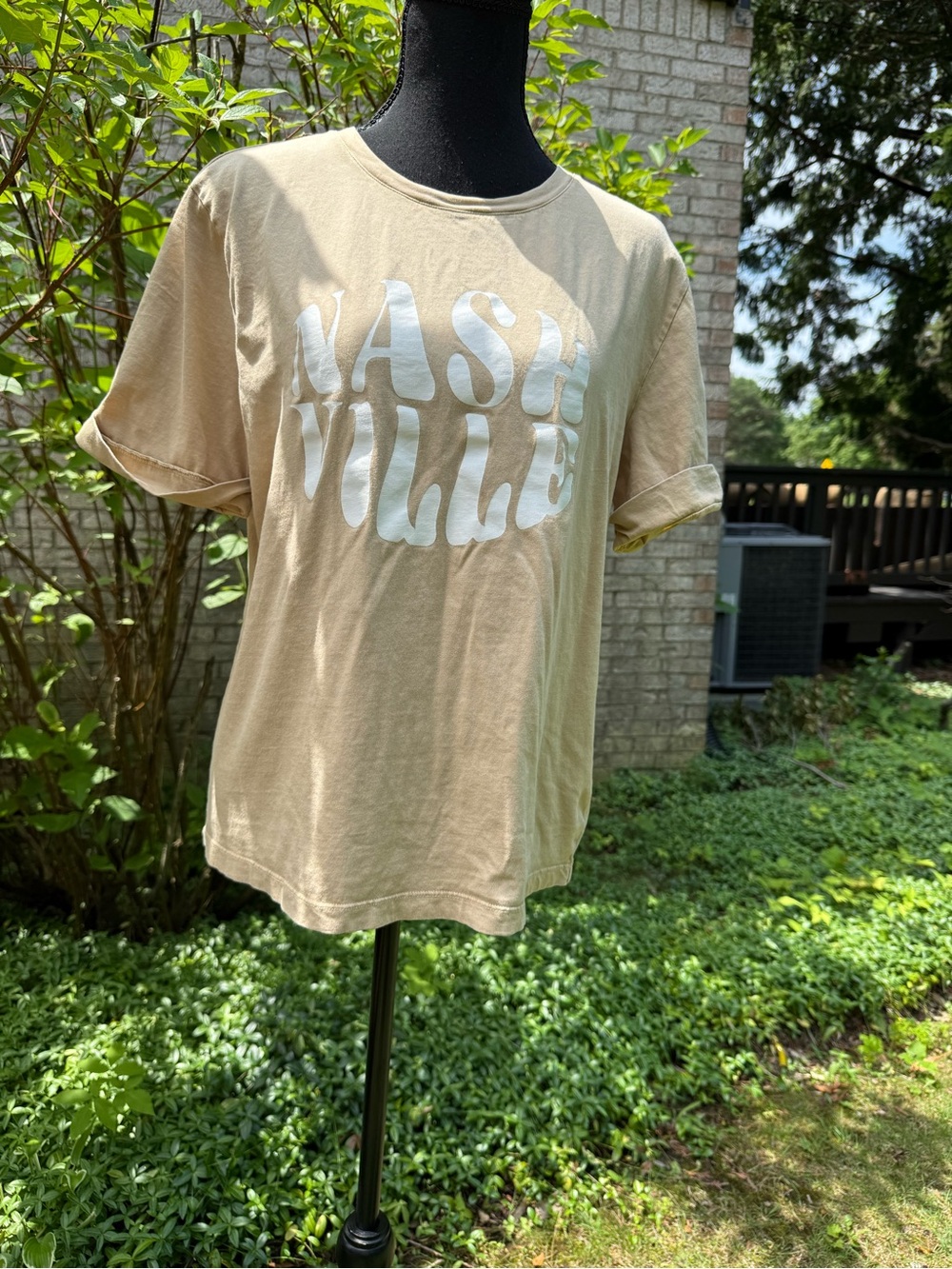 Nashville Graphic Tee - Beige Crew Neck women Shirt size M pre-owned with gift . - Picture 12 of 16